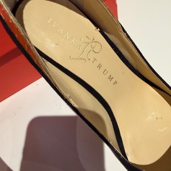 Ivanka Trump Ladies Heels Shoes 6.5 M Suede and Gold - Picture 6 of 12